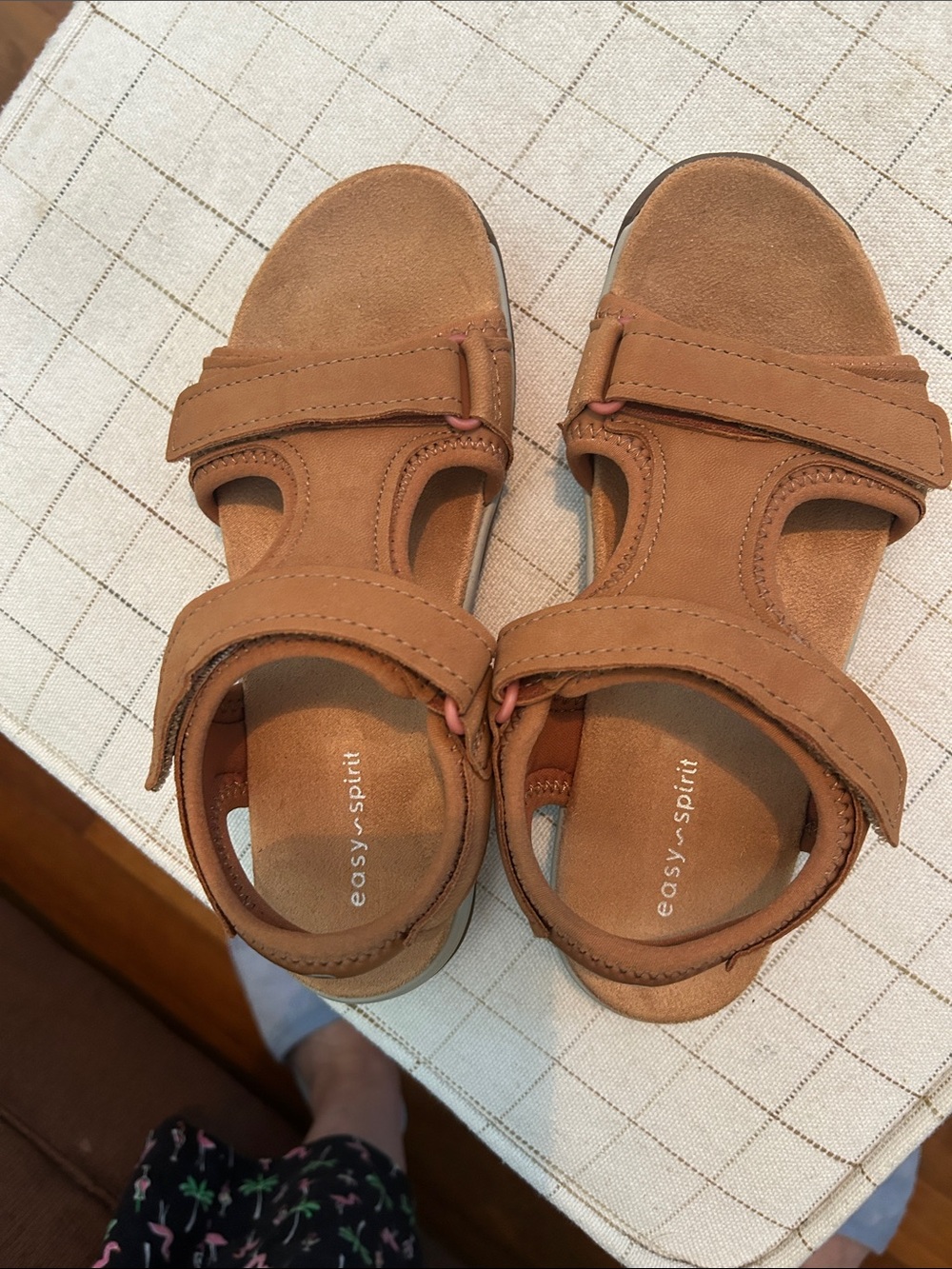 Easy Spirit Women’s Tan Suede Sandals/Size 6M - Picture 2 of 7